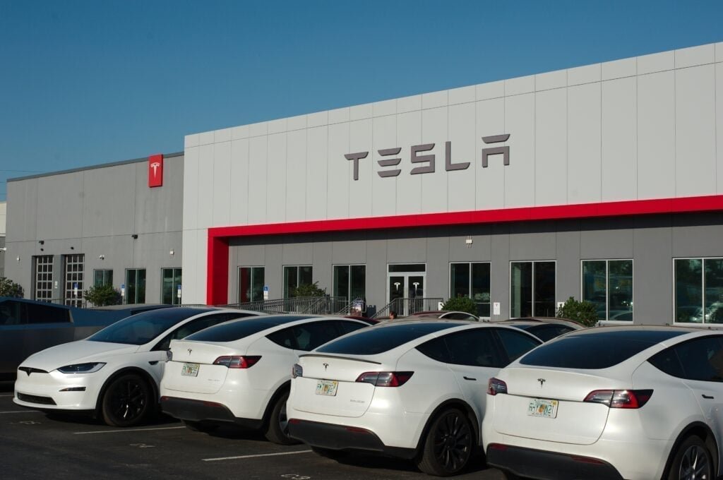 Tesla lanza un Model 3 más barato para recuperar la demanda y frenar su caída en Europa