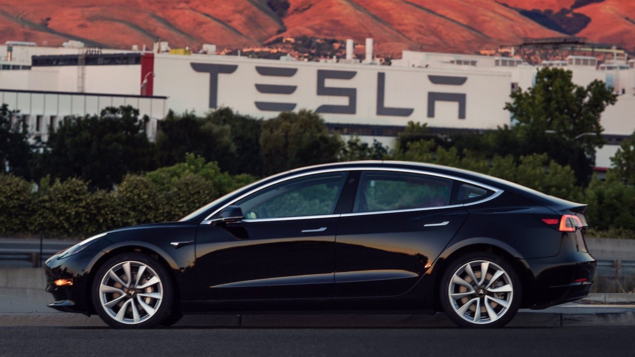 Tesla lanza una variante económica del Model 3 en Europa