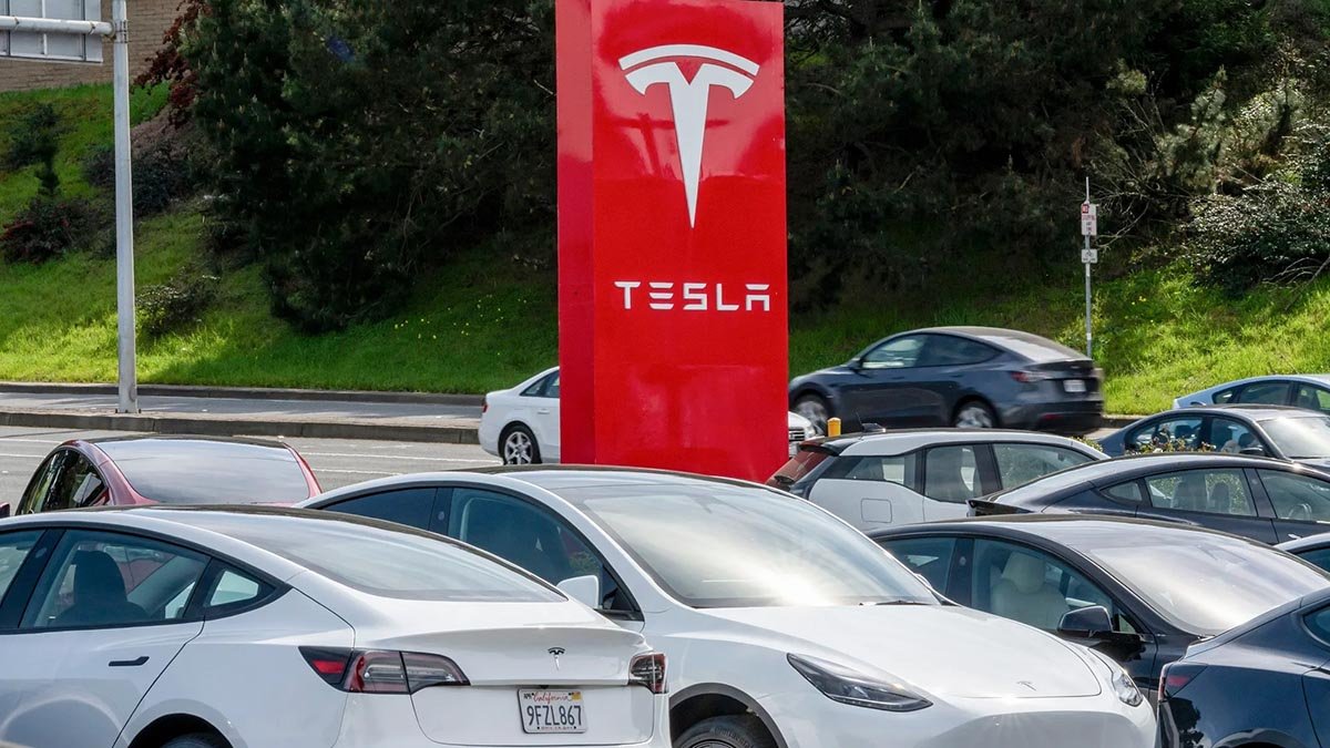 Tesla vuelve a máximos y busca otra subida libre
