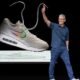 Tim Cook ya tomó decisiones en Nike dos años antes de lanzar el iPhone. Ahora ha tenido que "salir al rescate" con su propio dinero