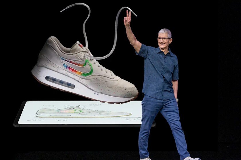 Tim Cook ya tomó decisiones en Nike dos años antes de lanzar el iPhone. Ahora ha tenido que "salir al rescate" con su propio dinero