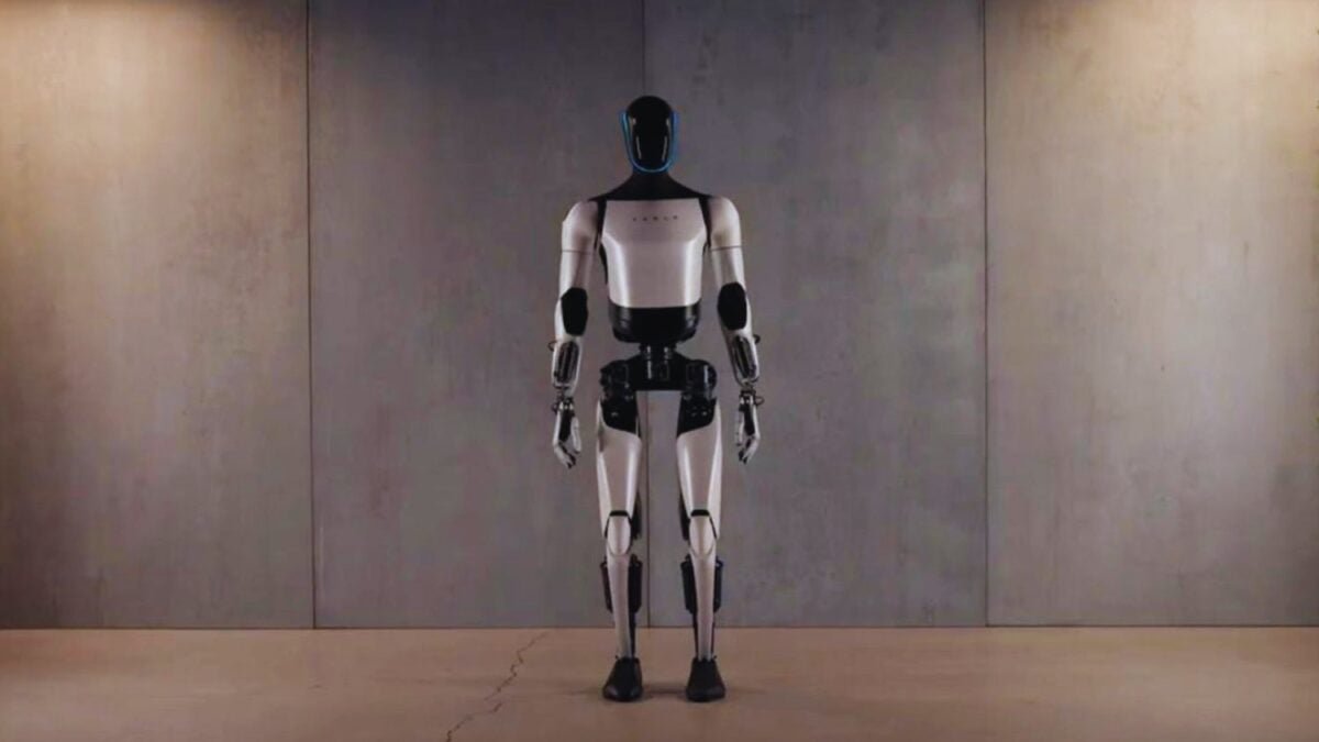 Un robot de Tesla dio un paso que lo acerca peligrosamente al mundo humano