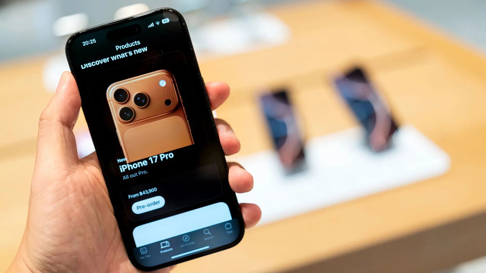 Usuarios del iPhone 17 Pro y Pro Max reportan "un silbido extraño" al cargar el móvil