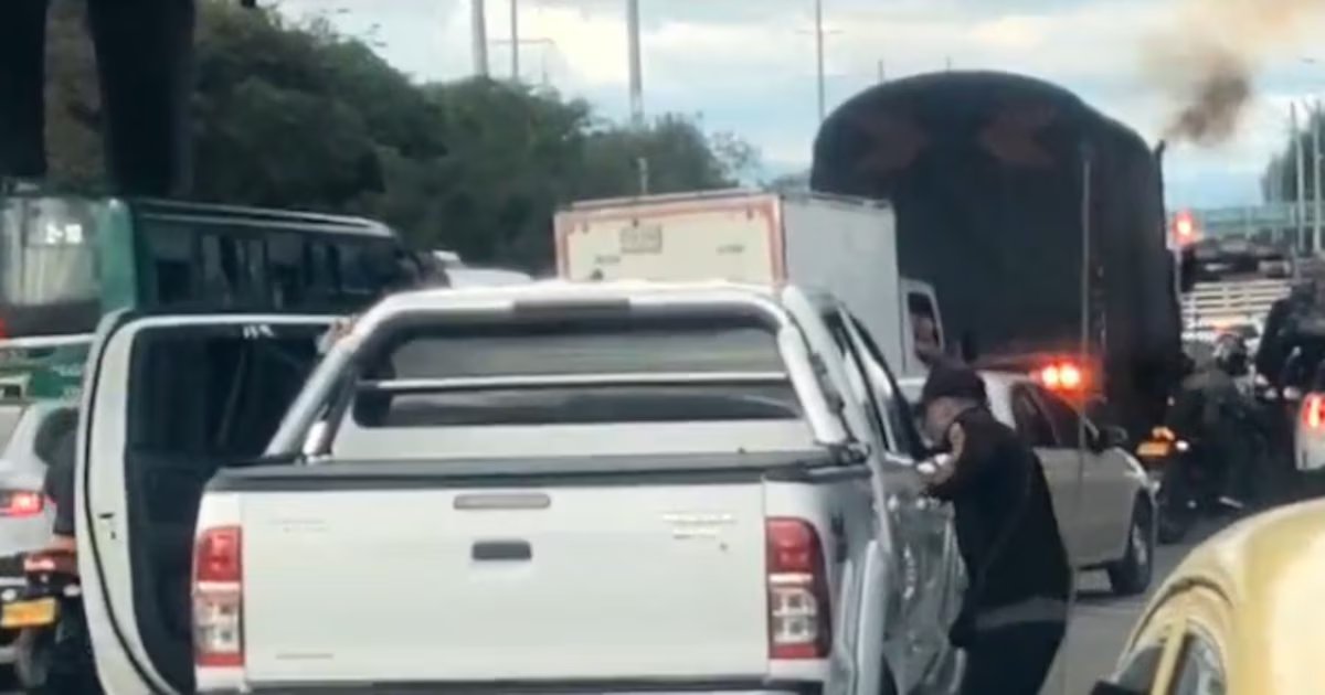 Video: así se registró un caso de fleteo en avenida de Bogotá tras negociar la venta de una camioneta; víctimas no denunciaron