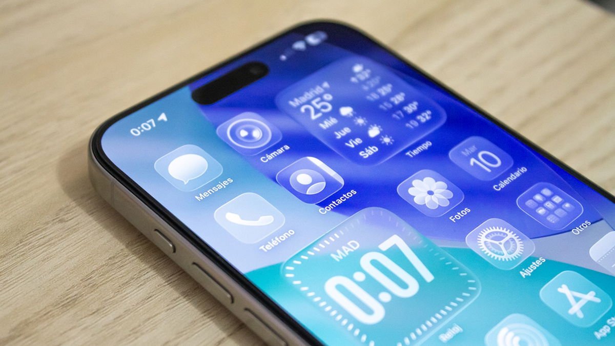 iOS 26.2 introduce un cambio en la pantalla de bloqueo del iPhone que creo que debería llegar a todo el sistema
