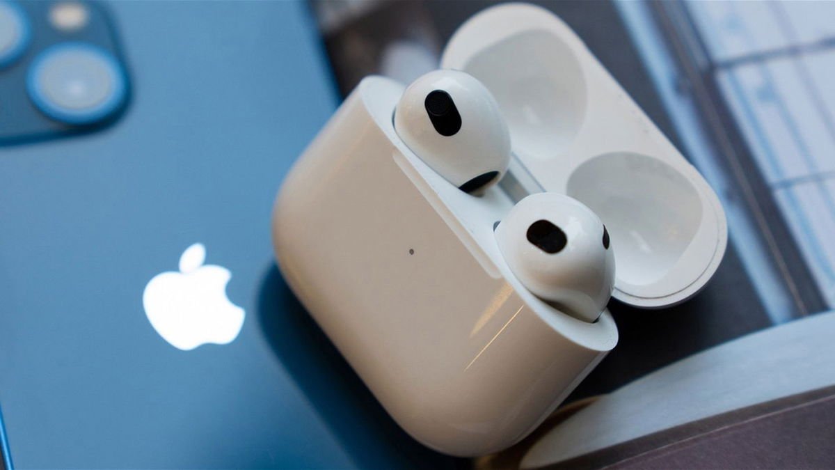 iOS 26.3 permite un emparejamiento como el de los AirPods y el iPhone en auriculares de terceros