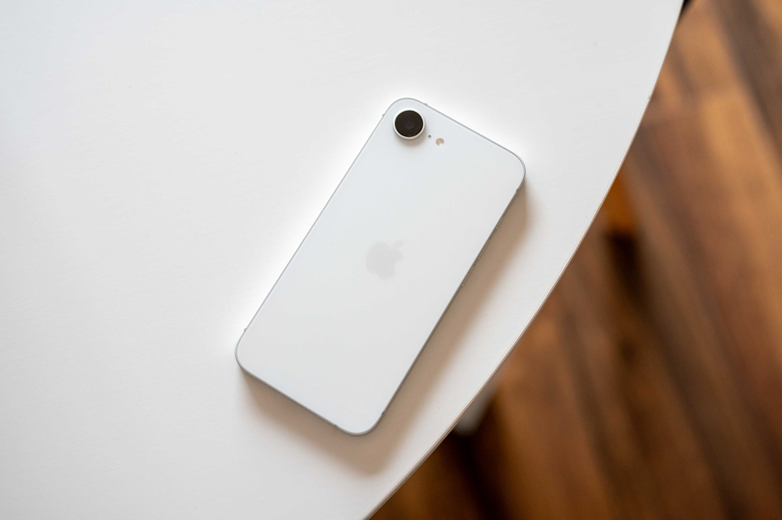 iPhone 16e LsA 1