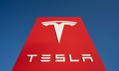 la industria de vehículos eléctricos enfrenta desafíos y cambios estratégicos