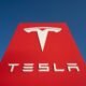 la industria de vehículos eléctricos enfrenta desafíos y cambios estratégicos