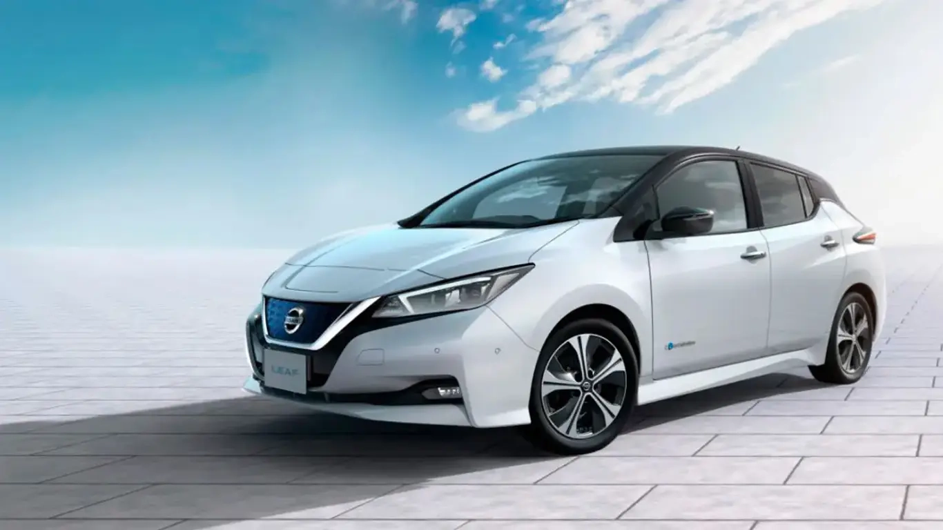 precio accesible, 487 km, NACS y Tesla