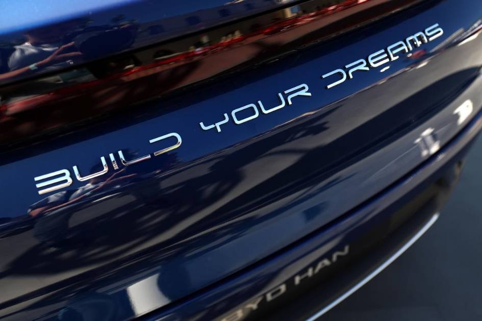 Tesla cede el título de mayor fabricante de eléctricos del mundo a favor de la china BYD