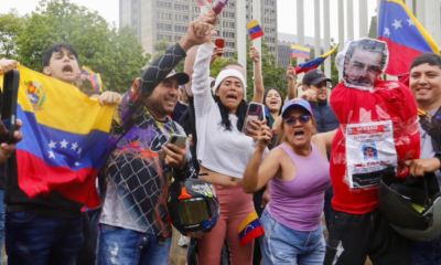 Entre lágrimas y euforia, venezolanos se reúnen en diferentes ciudades del país para celebrar la captura de Nicolás Maduro.