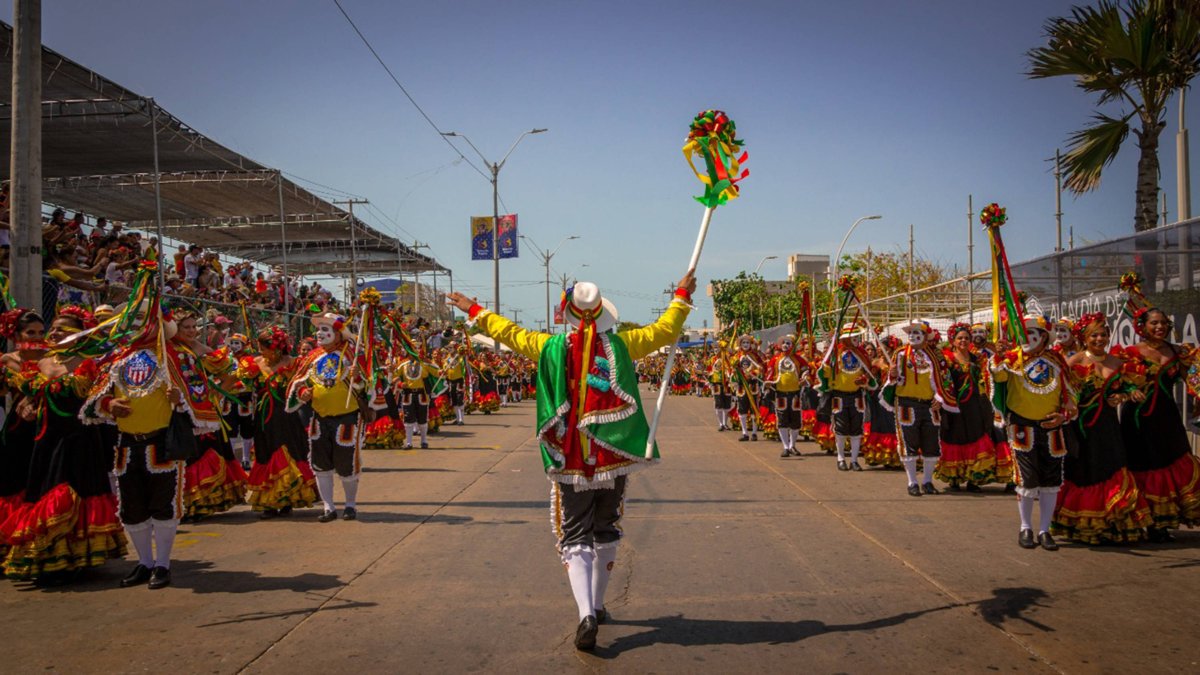 fútbol, ​​precarnavales y la continuidad de estrategias