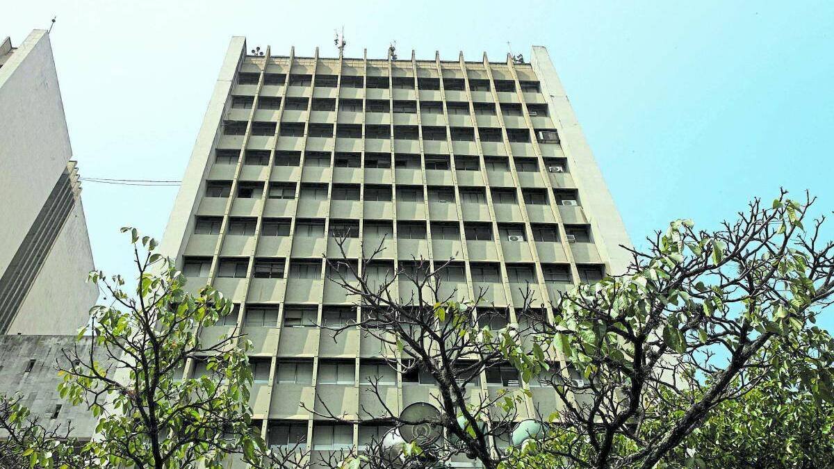 Quejas por el aumento de tarifas de servicios públicos y el cierre de puntos de atención mantienen en caos la oficina principal de Emcali