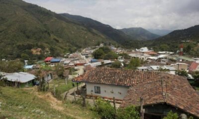 sicarios trataron de cerrarle el paso; así salió ileso