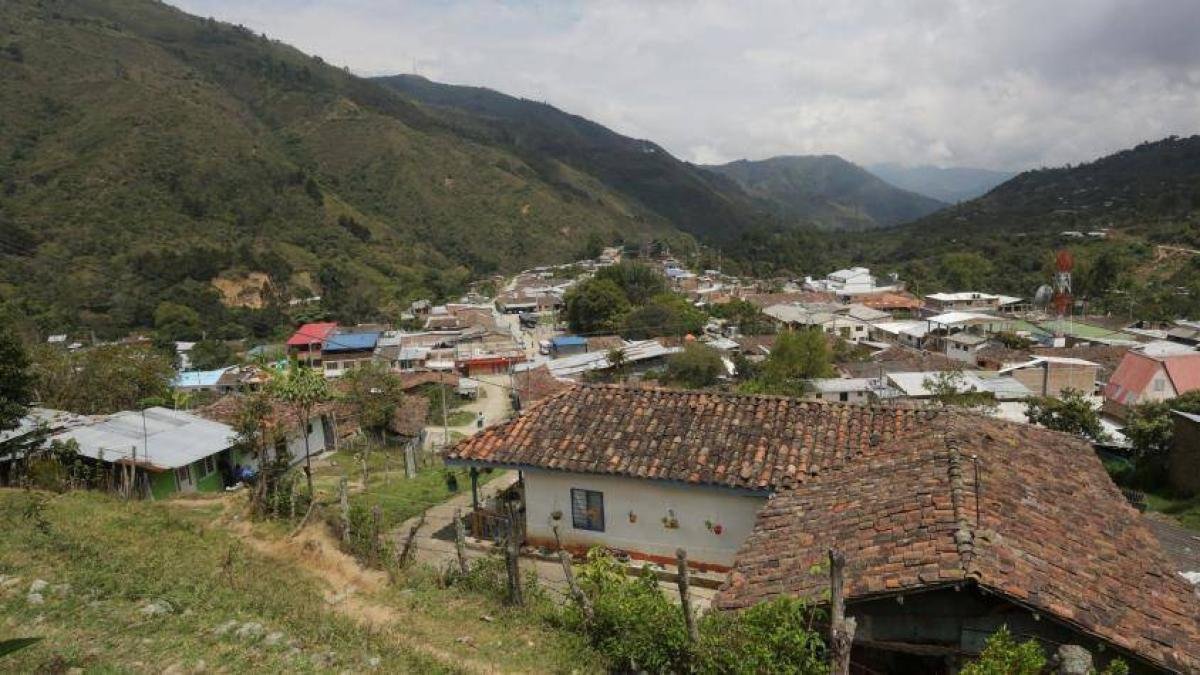 sicarios trataron de cerrarle el paso; así salió ileso