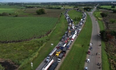 Así quedaron registrados algunos de los dramáticos momentos del accidente en la vía Panamericana, en el Cauca.