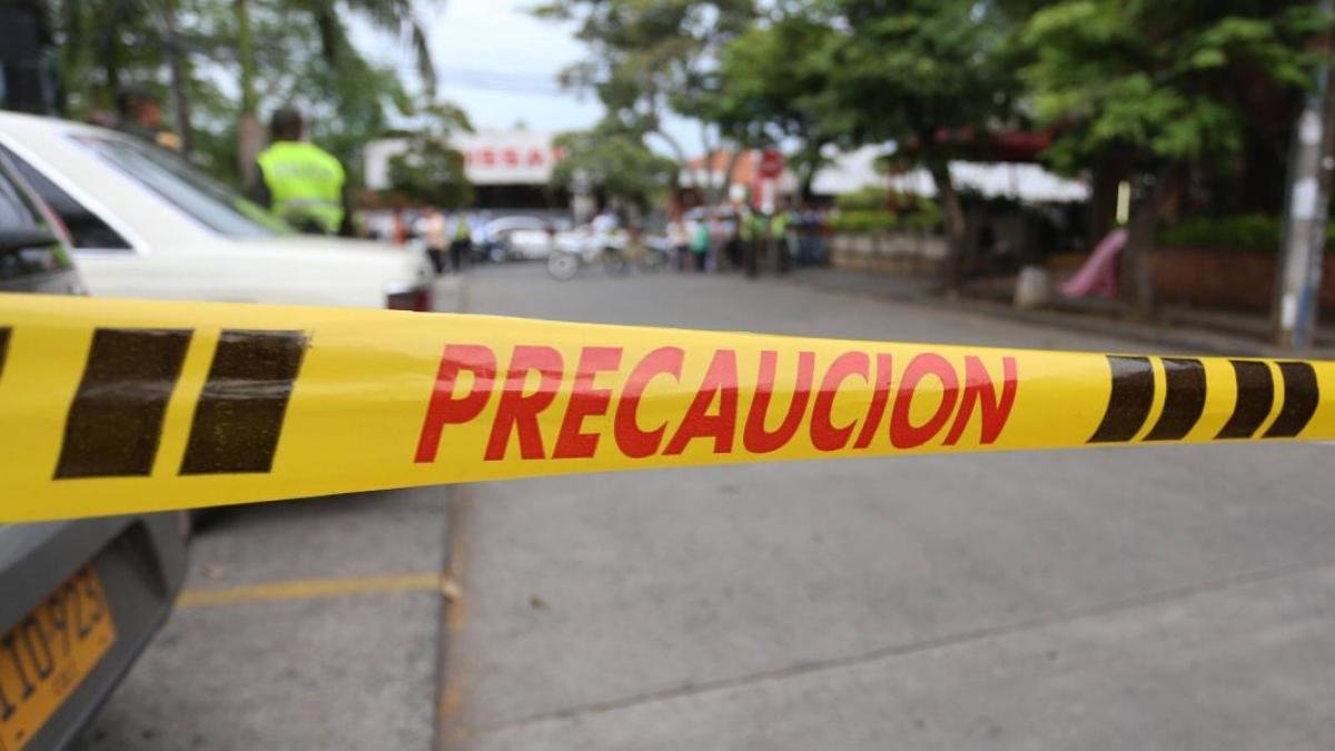 cayó en un recipiente con agua mientras familiares estaban distraidos