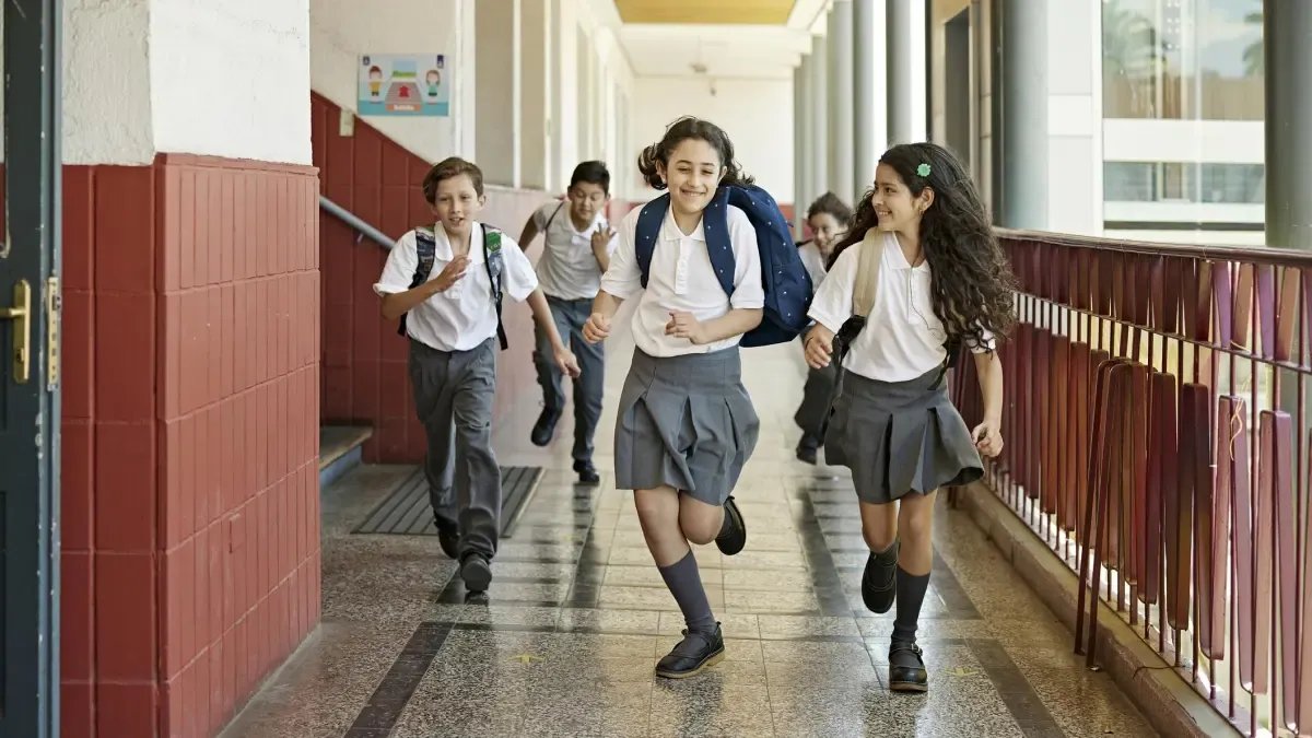 La ciudad retoma la actividad escolar con el regreso de 680 mil alumnos a los colegios públicos