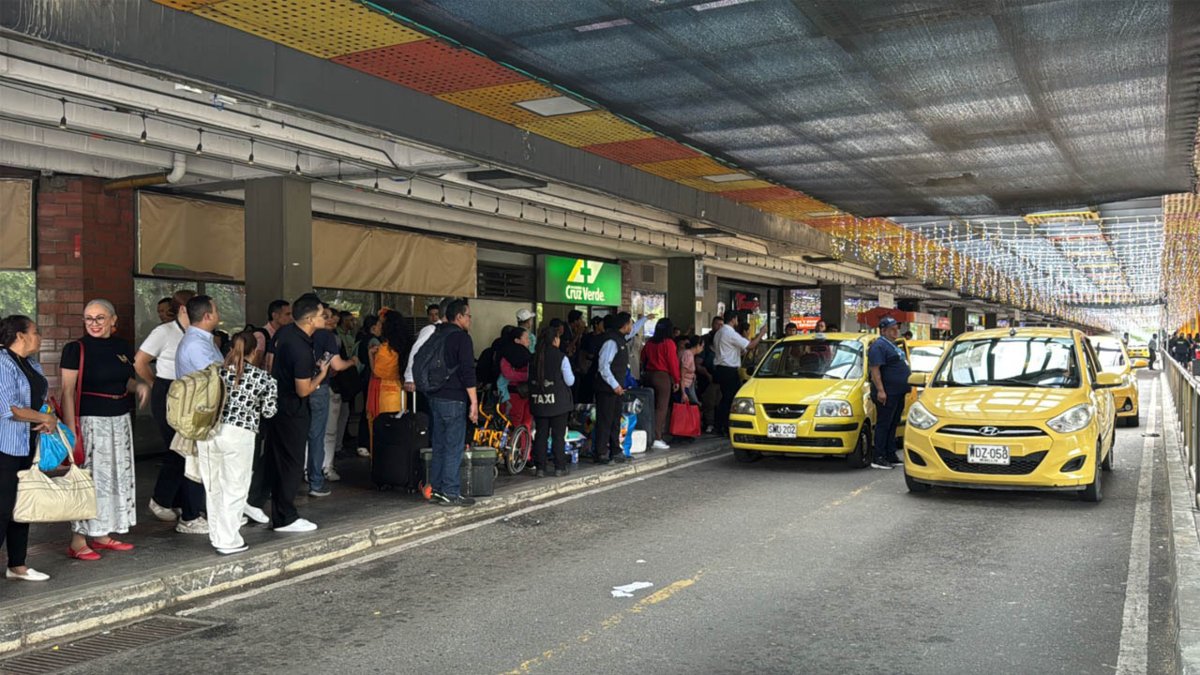 Con operativos, controles y 'los ojos bien abiertos' refuerzan la vigilancia en las terminales de transportes de Medellín durante el Puente de Reyes