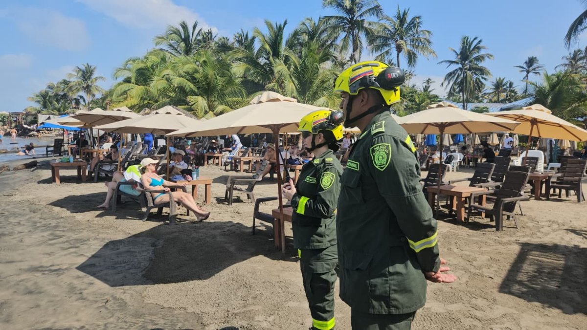 Aviones, salvavidas y recomendaciones para unas vacaciones tranquilas en el Atlántico.