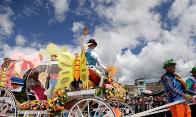 La Familia Castañeda, con 33 estampas, marcó el 4 de enero y volvió a reunir multitudes en el Carnaval de Negros y Blancos.