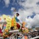 La Familia Castañeda, con 33 estampas, marcó el 4 de enero y volvió a reunir multitudes en el Carnaval de Negros y Blancos.