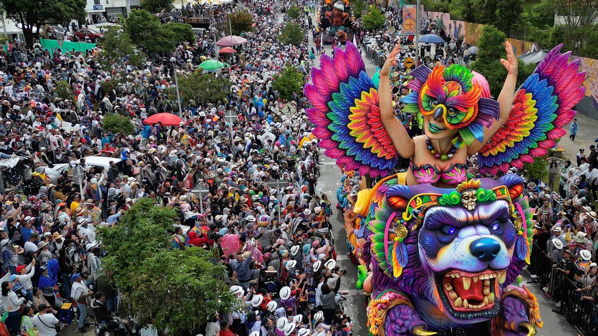 Pasto revivió mitos, leyendas y personajes en su poderoso Carnaval de Negros y Blancos
