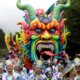 El productor de Los Simpson y el vocalista de la banda de rock Maldita Vecindad, entre las figuras que disfrutaron el Carnaval de Negros y Blancos.