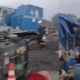 Tragedia en el corredor vial Buenaventura por grúa que se desplomó sobre un niño de 12 años en medio de la construcción de un puente peatonal