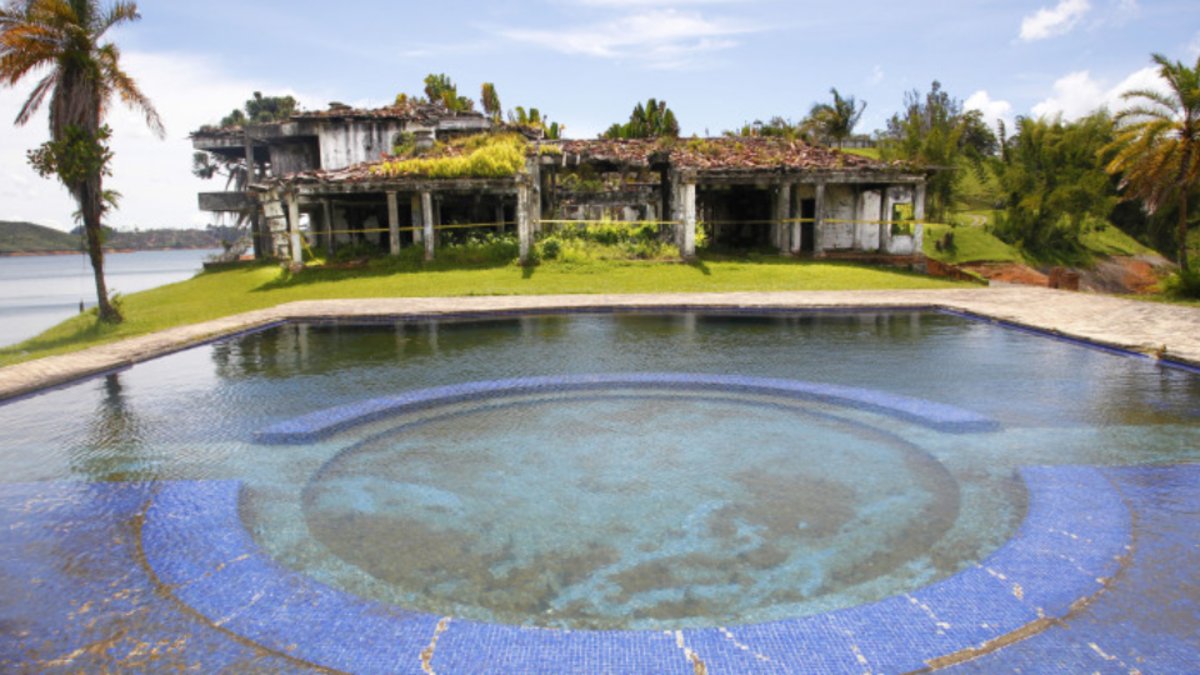 Así están las ruinas de la mítica finca 'La Manuela' que perteneció a Pablo Escobar y fue subastada por la SAE en 7.700 millones de pesos.