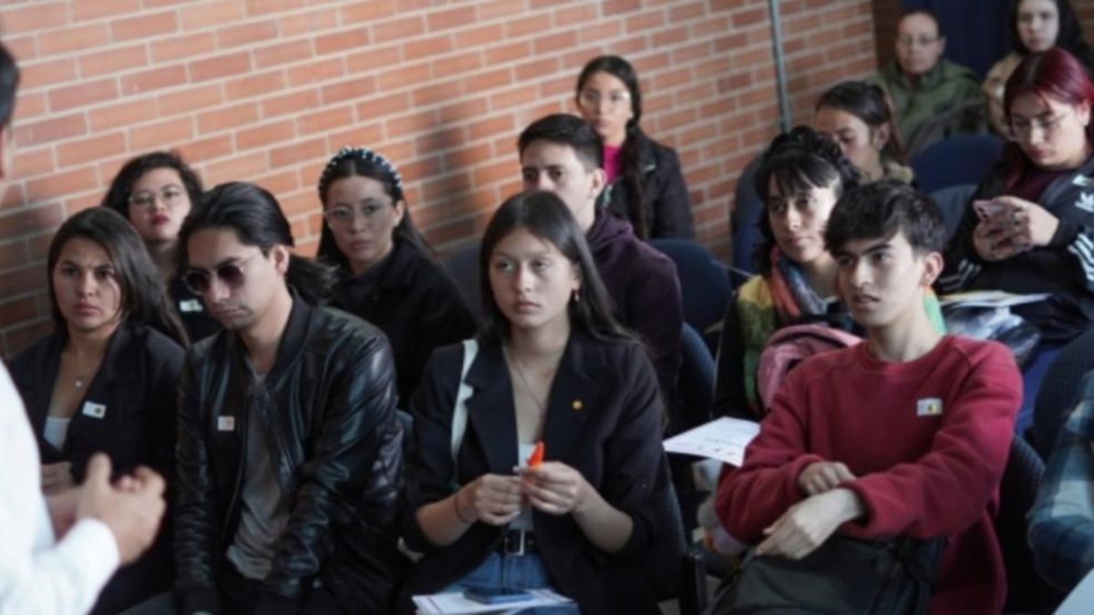 ¿Qué pasará con 'Jóvenes a la E' y sus apoyos de transporte tras aumentos en Transmilenio?
