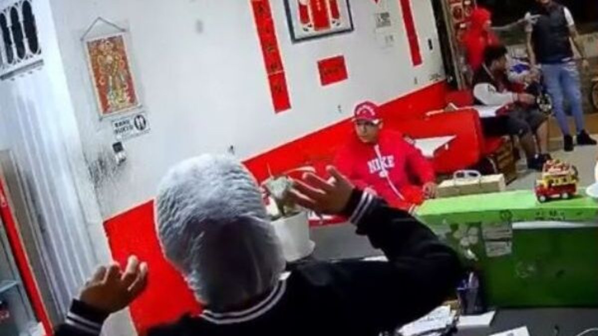 Videos capturaron el momento cuando ladrones robaron violentamente un restaurante de Kennedy en Bogotá; se llevaron hasta la comida