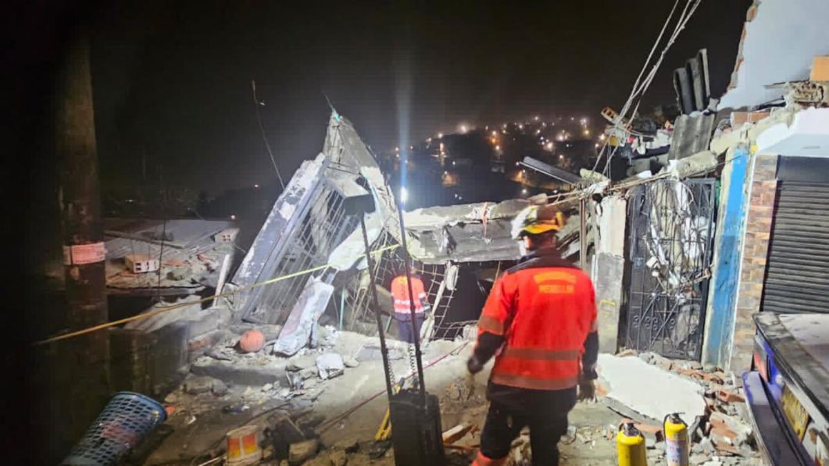 tres personas fueron rescatadas tras quedar atrapadas