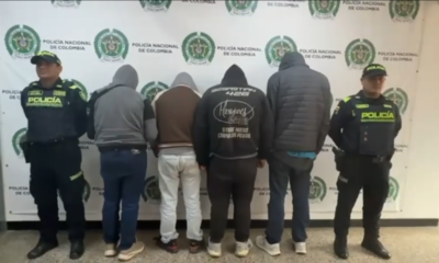 Cuatro personas fueron capturadas cuando pretendían llevarse a la fuerza un vehículo inmovilizado de una grúa de la Secretaría de Movilidad.
