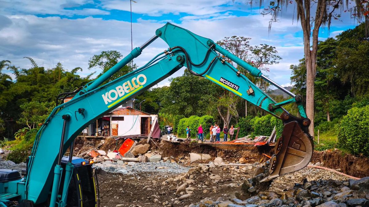 evalúan daños en vía rural para evitar el aislamiento de 13.000 personas tras el desbordamiento del río Guadalajara
