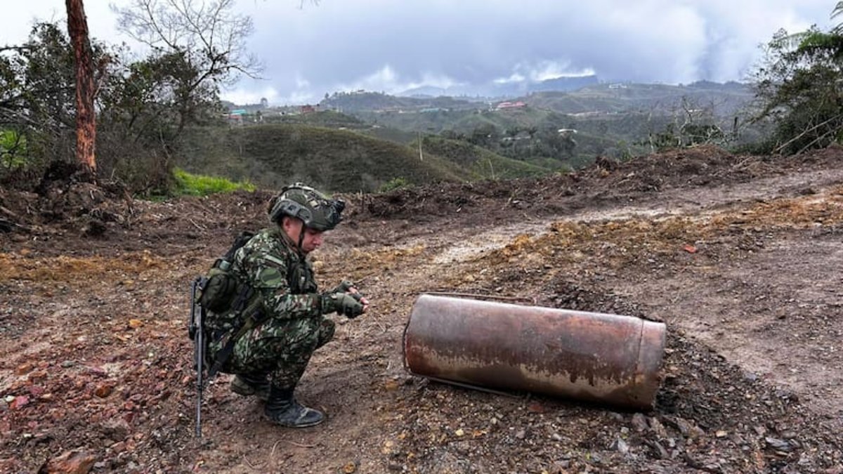 El Ejército frustró un atentado con seis explosivos que las disidencias de las Farc habían dejado en la vía que va de Medellín a Añorí.