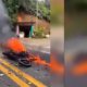 aparatoso choque de dos motos de alto cilindraje en Antioquia dejó dos muertos y una de las motos completamente incinerada