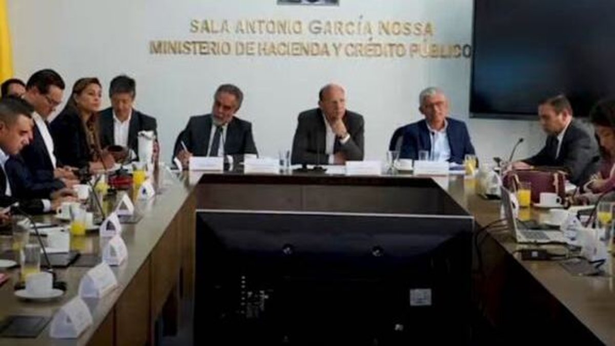gobernadora del Valle, tras reunión ante Minhacienda