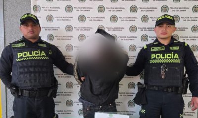 Comunidad quemó la motocicleta de un presunto delincuente que se habría robado un celular en Bogotá: la Policía lo capturó