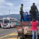 Policía frena en vías de Cundinamarca cargamento millonario de químicos que iban a ser usados ​​para producir cocaína