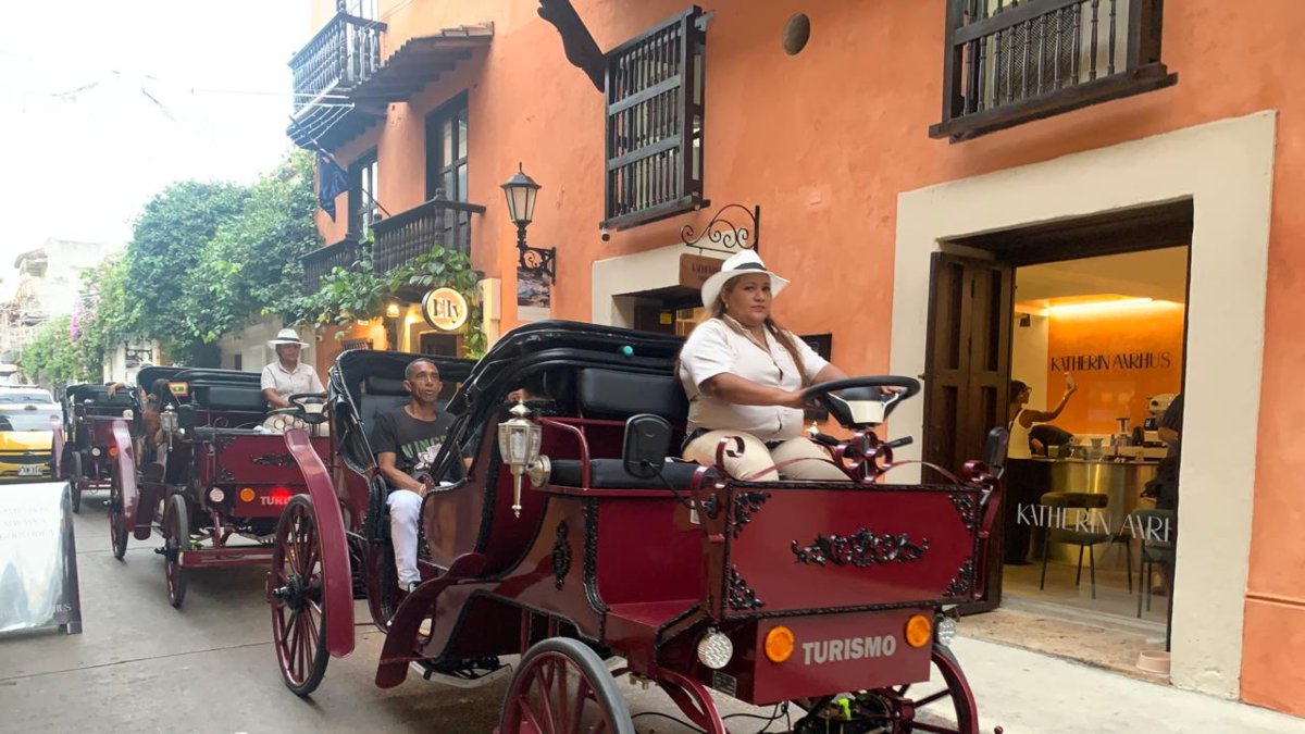 este fin de semana vuelven a rodar los coches eléctricos de forma gratuita para locales y turistas por el Centro Histórico