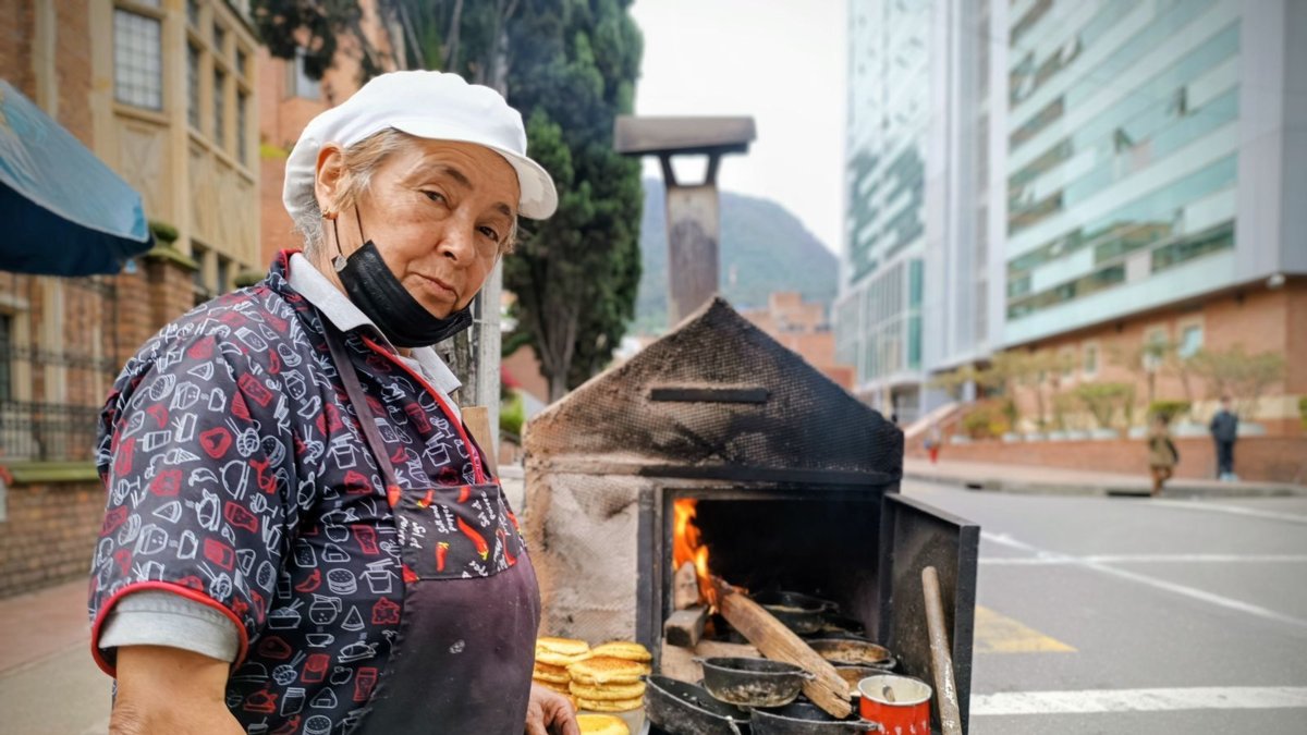 Las arepas de choclo asadas en horno de barro, hace 30 años famosas en Teusaquillo