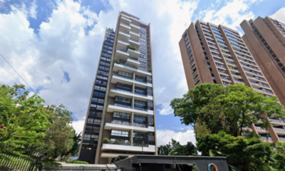 Autoridades investigan la muerte de un extranjero en Medellín tras caer del décimo piso de un edificio residencial en exclusivo barrio de El Poblado
