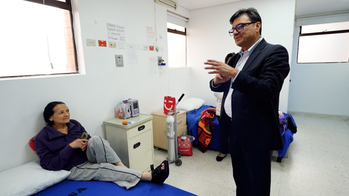 a pacientes que aún requieren cuidado tras ser hospitalizados