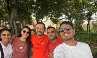 un periodista iba a ir en ese viaje y su equipo elegido ir en carretera