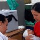 autoridades de salud del Valle del Cauca piden ponerse al día con carnets de vacunación