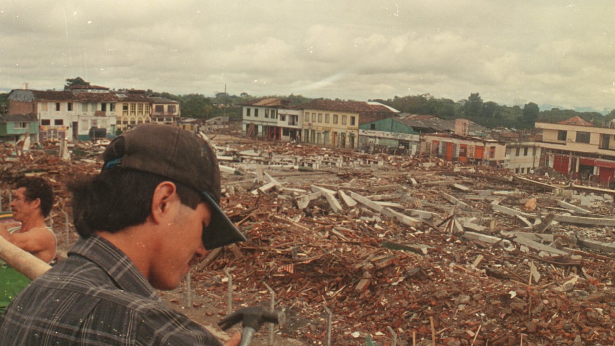 así se vivieron las horas posteriores al terremoto que devastó Armenia en 1999