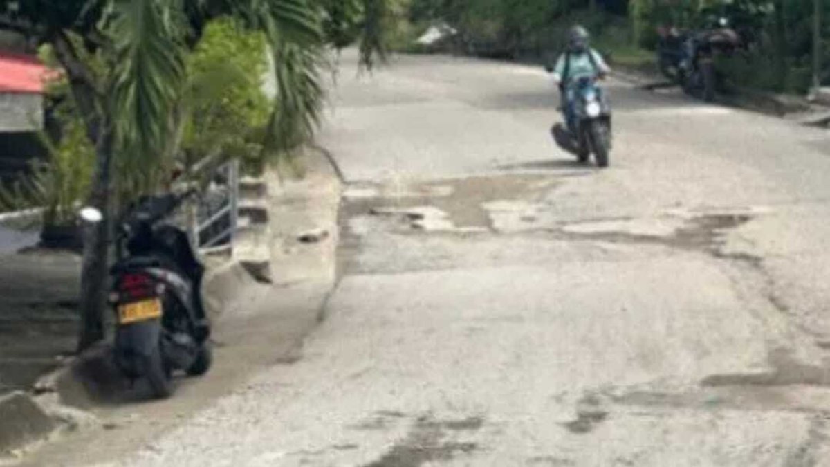viajeros desafiaban huecos en el asfalto o delincuentes atrincherados