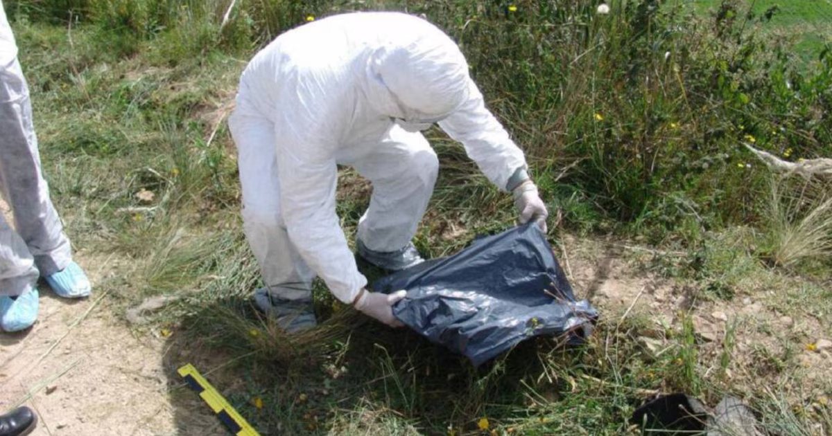 Abandonan un cuerpo atado y baleado en plena vía de Barranquilla: fue lanzado desde un vehículo